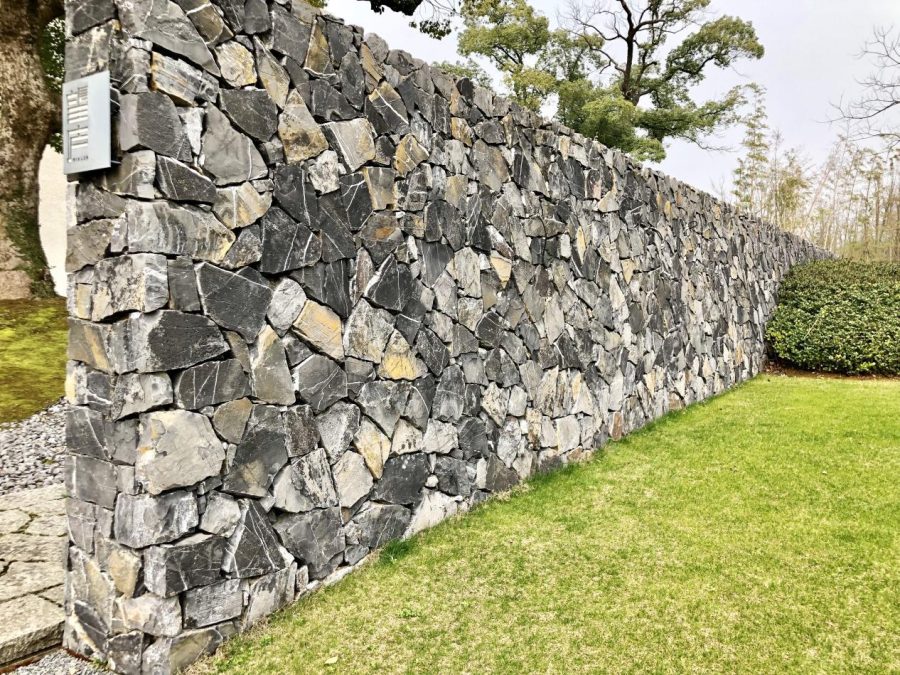 multicolor stone divider wall